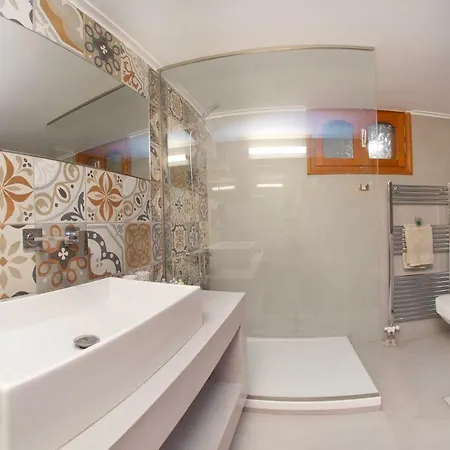 M House Luxury Ликсури