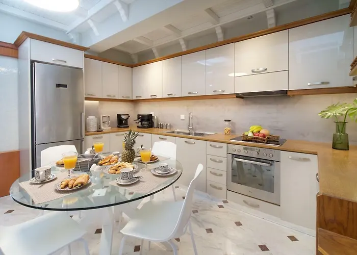 M House Luxury Апартаменты Ликсури