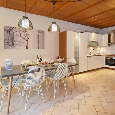 M House Luxury Lixúri
